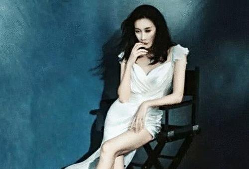 明星黑丝袜穿搭 潜规则二血泪代言 网红吃瓜黑料曝光网,潜规则二血泪代言，网红吃瓜黑料曝光